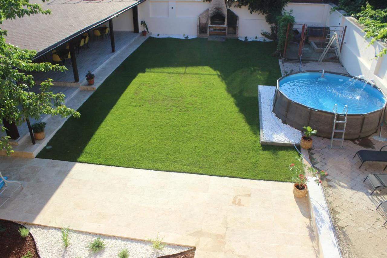 Pretty Garden Villa Orsova Exterior photo