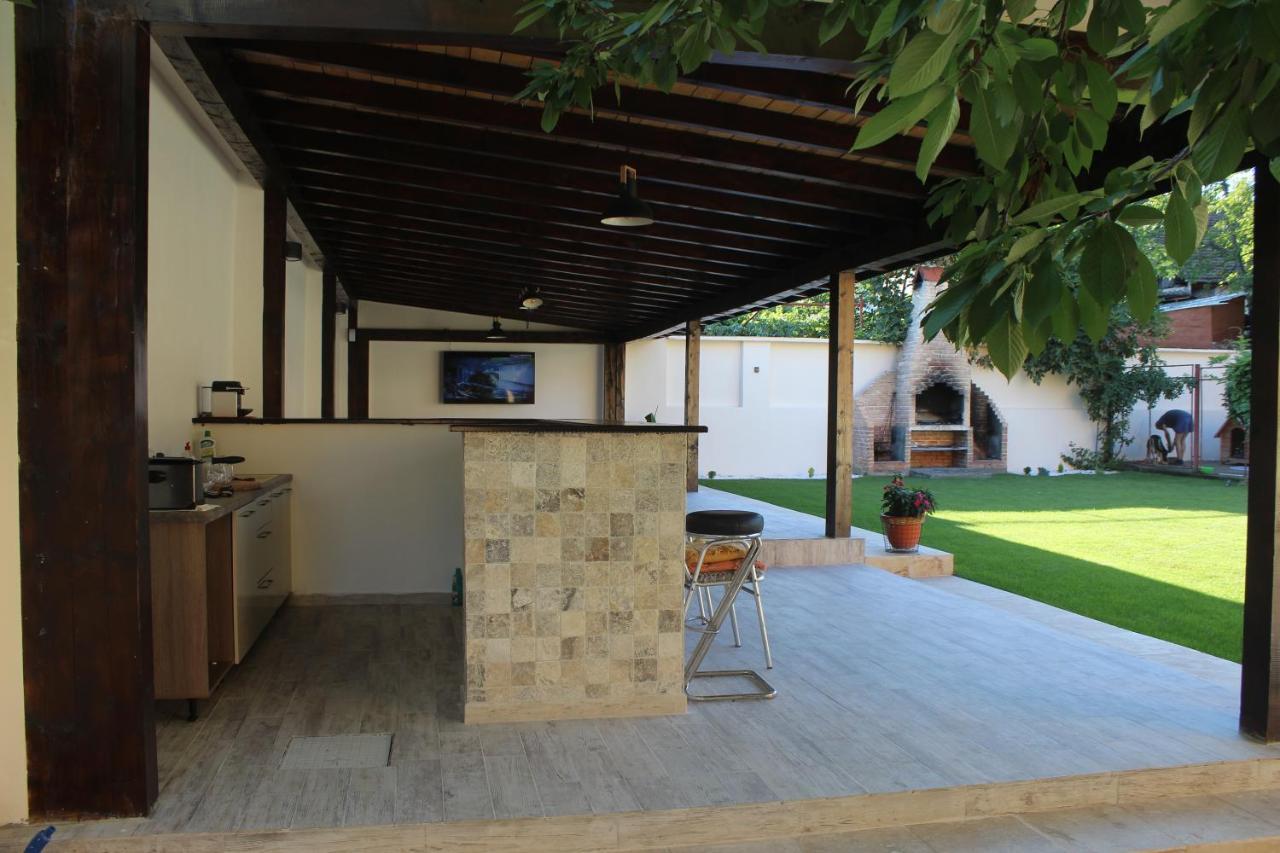 Pretty Garden Villa Orsova Exterior photo