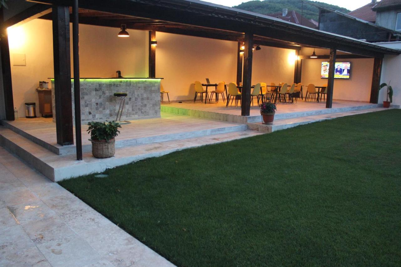 Pretty Garden Villa Orsova Exterior photo
