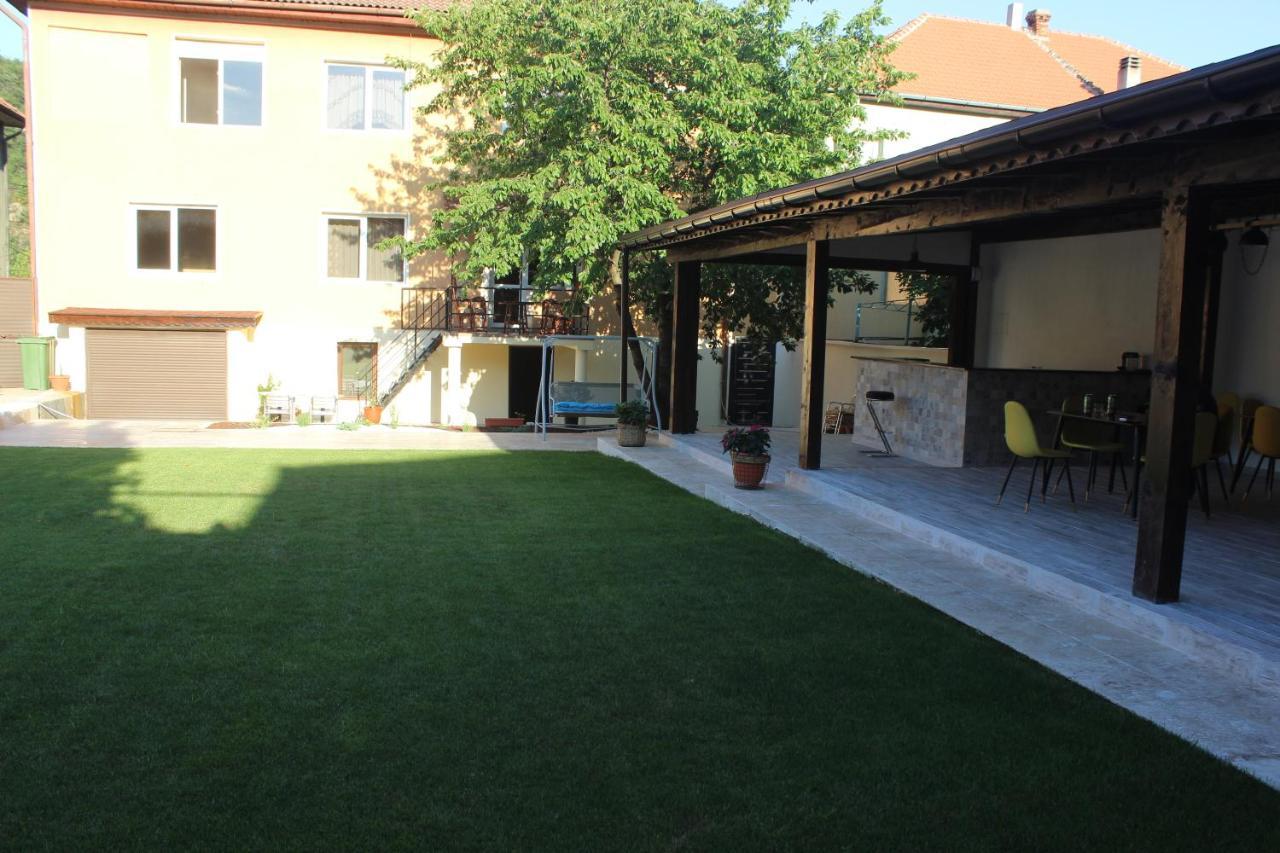 Pretty Garden Villa Orsova Exterior photo