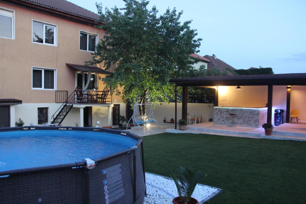 Pretty Garden Villa Orsova Exterior photo